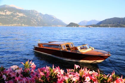 Paysages – Bateau classique sur le Lac de Côme
